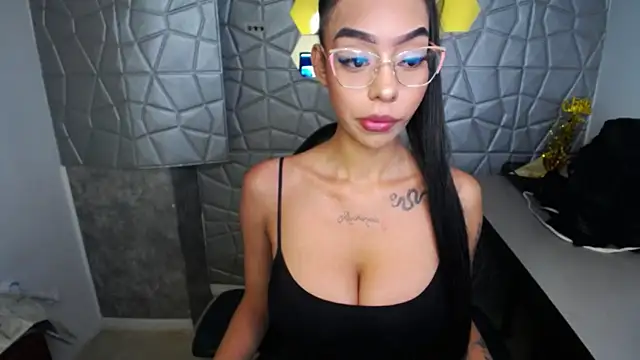 Snapshot of Tiffanny chatting on March 7, 12:23 pm Tiffanny online show from March 7, 12:23 pm