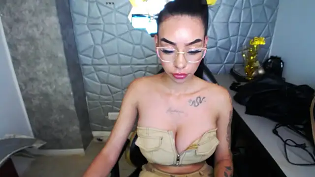 Snapshot of Tiffanny chatting on March 11, 6:41 pm Tiffanny online show from March 11, 6:41 pm