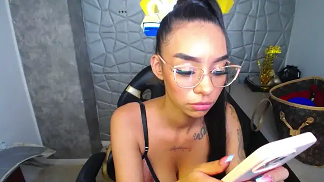 Snapshot of Tiffanny chatting on March 12, 6:33 pm Tiffanny online show from March 12, 6:33 pm