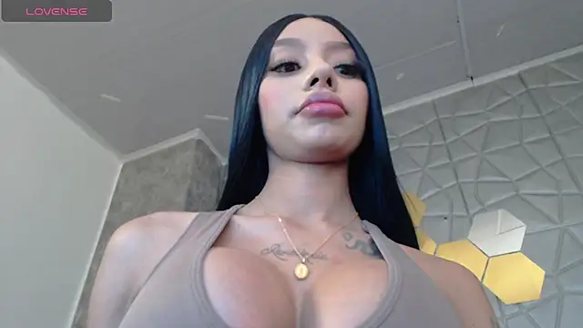 Snapshot of Tiffanny chatting on October 11, 3:10 pm Tiffanny online show from October 11, 3:10 pm