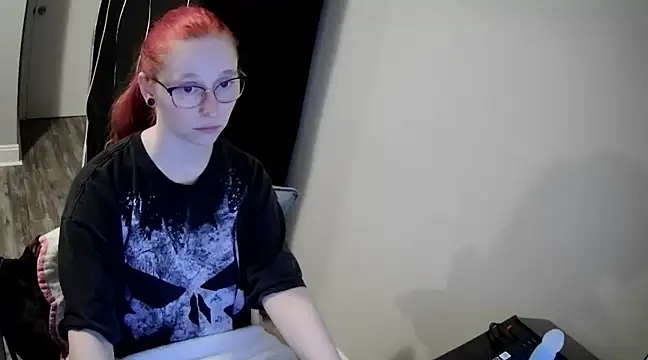 Snapshot of LilyFoxxx chatting on December 10, 5:28 am LilyFoxxx online show from December 10, 5:28 am