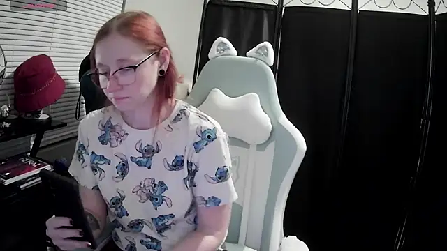 Snapshot of LilyFoxxx chatting on March 14, 3:26 am LilyFoxxx online show from March 14, 3:26 am
