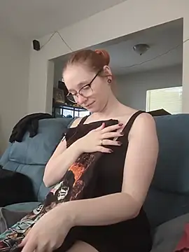 LilyFoxxx online show from November 9, 8:07 pm