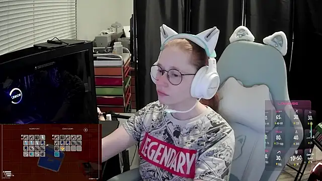 Snapshot of LilyFoxxx chatting on June 10, 5:18 am LilyFoxxx online show from June 10, 5:18 am