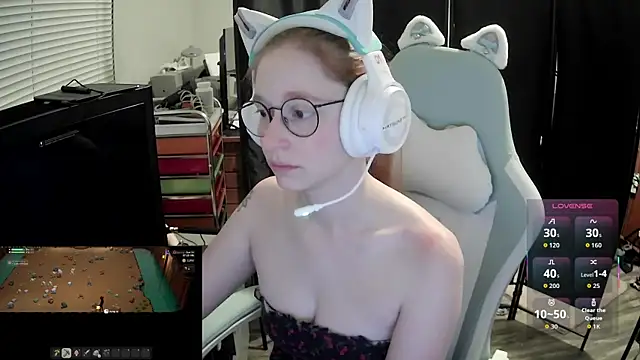 Snapshot of LilyFoxxx chatting on June 28, 5:13 am LilyFoxxx online show from June 28, 5:13 am
