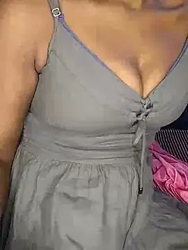 Snapshot of Aaliyalove1 chatting on February 8, 9:25 pm Aaliyalove1 online show from February 8, 9:25 pm