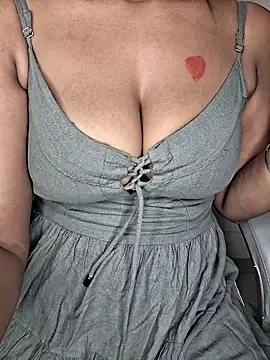 Snapshot of Aaliyalove1 chatting on March 19, 10:20 pm Aaliyalove1 online show from March 19, 10:20 pm