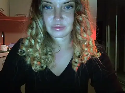 Snapshot of Lucky_Anna chatting on December 24, 5:23 pm Lucky Anna online show from December 24, 5:23 pm