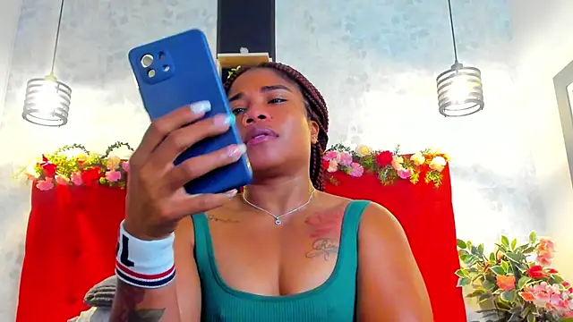 Snapshot of SilvannaFit chatting on May 7, 11:37 am SilvannaFit online show from May 7, 11:37 am