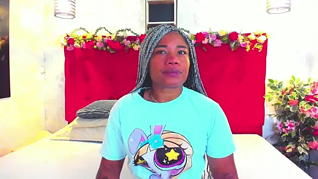 Snapshot of SilvannaFit chatting on June 14, 9:22 am SilvannaFit online show from June 14, 9:22 am
