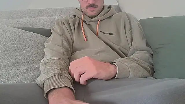 taallguyy 196 online show from September 28, 8:52 am