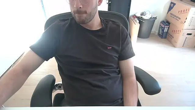 taallguyy 196 online show from May 24, 4:45 pm