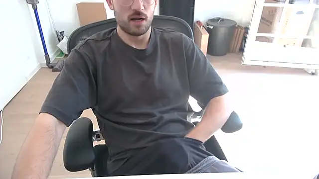 taallguyy 196 online show from June 18, 2:43 pm