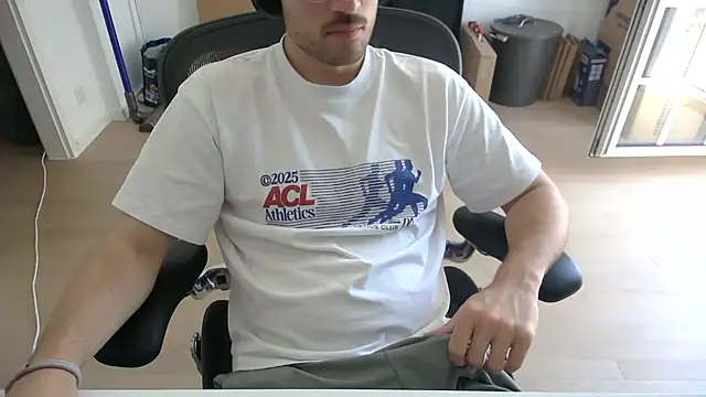 taallguyy 196 online show from June 24, 11:42 am