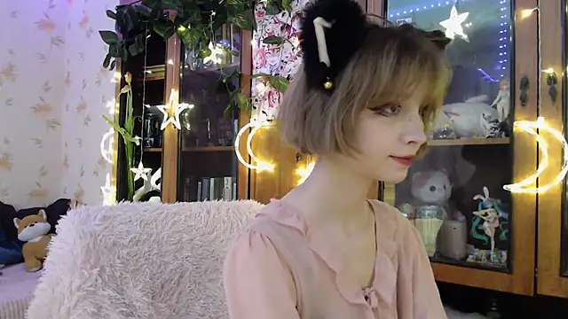 cloudgirrl online show from March 12, 5:28 pm