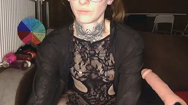 liloucamchaudee online show from February 4, 8:03 pm