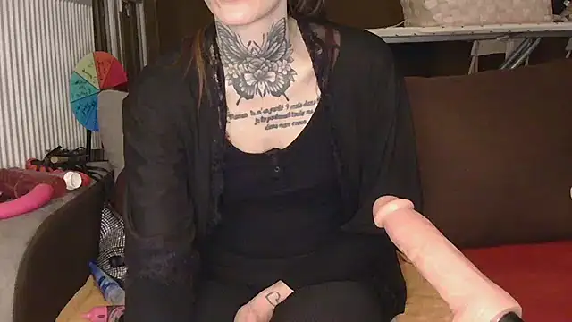 liloucamchaudee online show from February 18, 8:27 pm