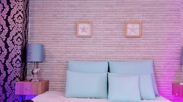 Snapshot of Catalinna_Thompson chatting on December 29, 12:01 pm Catalinna Thompson online show from December 29, 12:01 pm