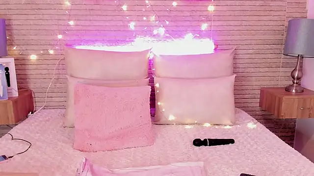 Snapshot of Catalinna_Thompson chatting on February 8, 6:12 pm Catalinna Thompson online show from February 8, 6:12 pm