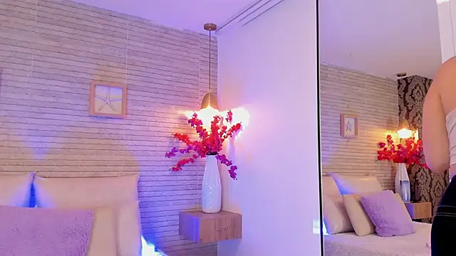 Snapshot of Catalinna_Thompson chatting on October 19, 11:44 am Catalinna Thompson online show from October 19, 11:44 am