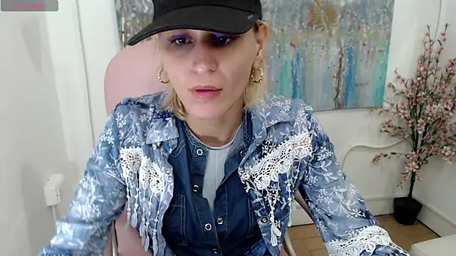 ariana crazzy online show from December 29, 5:54 pm