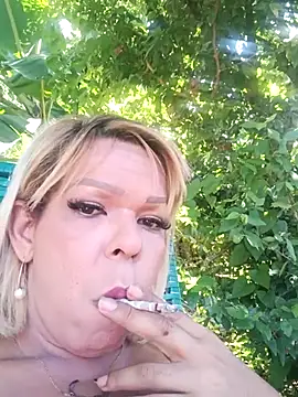 blondebitchlitle online show from December 17, 6:25 pm