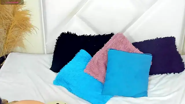 ScarlethNatasha online show from July 14, 2:49 am