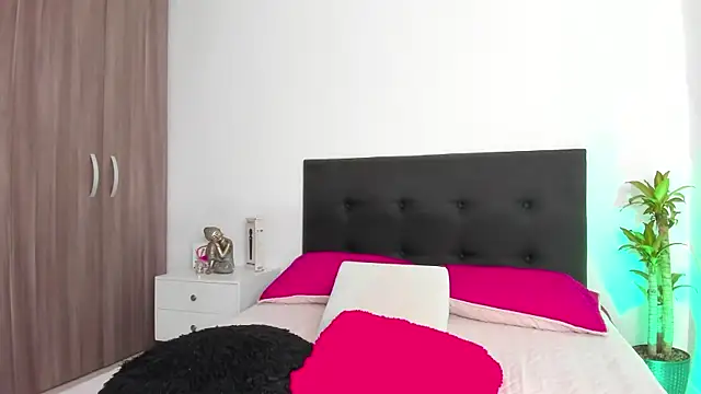 LaylaJewel online show from December 11, 4:09 pm