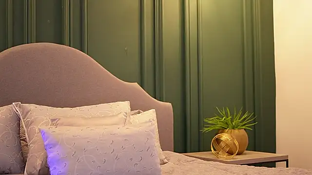 Snapshot of ArwenMuse chatting on November 12, 9:47 pm ArwenMuse online show from November 12, 9:47 pm