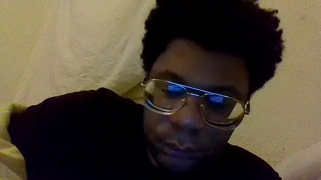 Snapshot of dvaughn3117 chatting on April 3, 9:18 am dvaughn3117 online show from April 3, 9:18 am