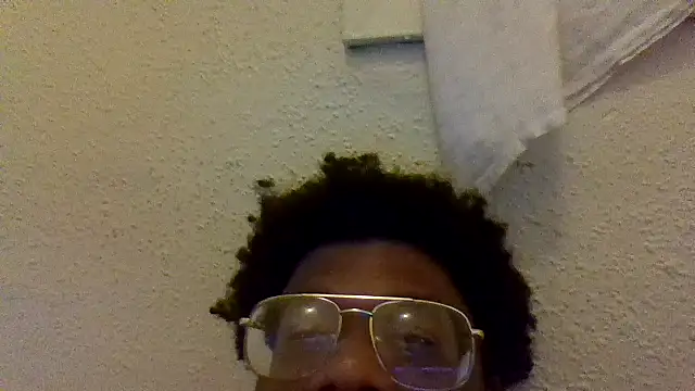 Snapshot of dvaughn3117 chatting on April 18, 3:32 am dvaughn3117 online show from April 18, 3:32 am
