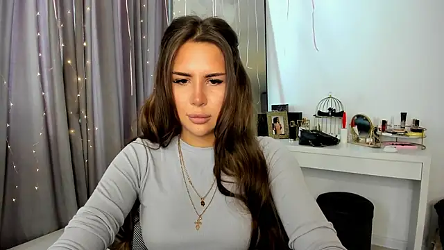 Snapshot of SuraMune chatting on February 10, 11:36 am SuraMune online show from February 10, 11:36 am