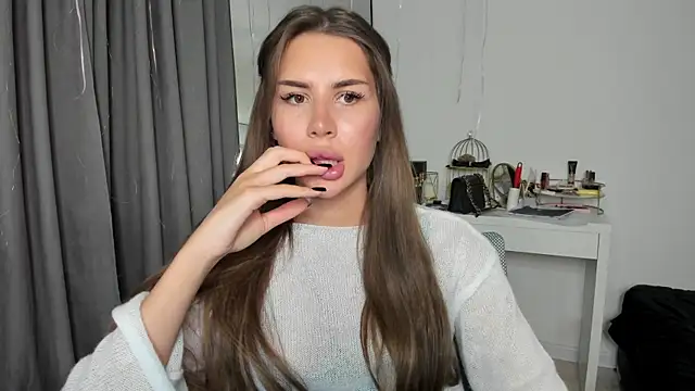 Snapshot of SuraMune chatting on February 13, 3:35 pm SuraMune online show from February 13, 3:35 pm