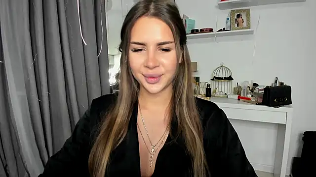 Snapshot of SuraMune chatting on February 23, 3:08 pm SuraMune online show from February 23, 3:08 pm