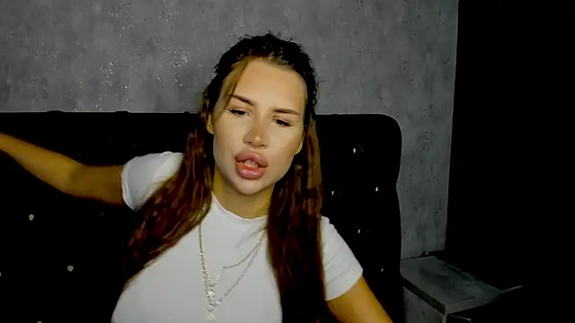 Snapshot of SuraMune chatting on October 12, 10:03 am SuraMune online show from October 12, 10:03 am