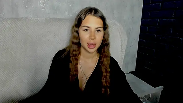 Snapshot of SuraMune chatting on November 14, 3:00 pm SuraMune online show from November 14, 3:00 pm