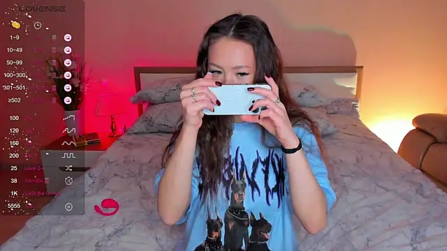 skinny sissss online show from November 6, 11:11 am