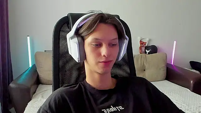 Ostin meow online show from February 6, 6:40 am