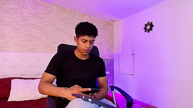 Snapshot of wagz chatting on December 2, 11:48 am wagz online show from December 2, 11:48 am