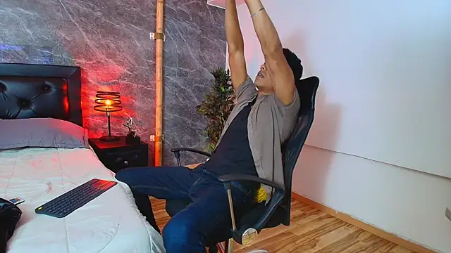 Snapshot of wagz chatting on December 5, 12:14 pm wagz online show from December 5, 12:14 pm