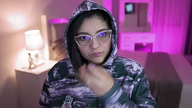 Snapshot of Camilaa_bueno chatting on December 12, 11:25 pm Camilaa bueno online show from December 12, 11:25 pm