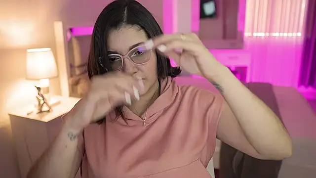 Snapshot of Camilaa_bueno chatting on December 18, 9:18 pm Camilaa bueno online show from December 18, 9:18 pm