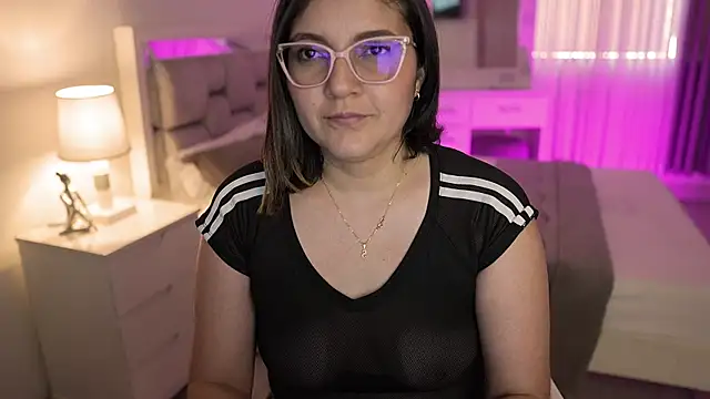 Snapshot of Camilaa_bueno chatting on December 25, 9:00 pm Camilaa bueno online show from December 25, 9:00 pm