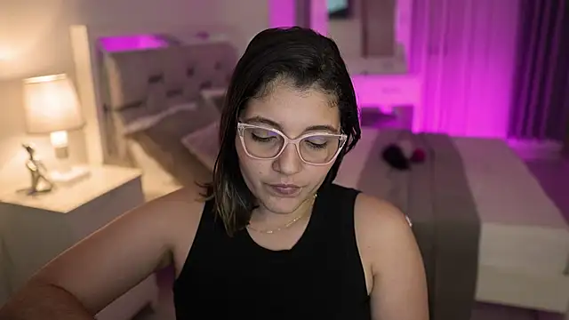 Snapshot of Camilaa_bueno chatting on December 30, 1:48 am Camilaa bueno online show from December 30, 1:48 am