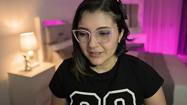 Snapshot of Camilaa_bueno chatting on January 12, 4:00 am Camilaa bueno online show from January 12, 4:00 am