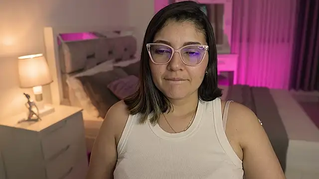 Snapshot of Camilaa_bueno chatting on January 14, 1:47 am Camilaa bueno online show from January 14, 1:47 am