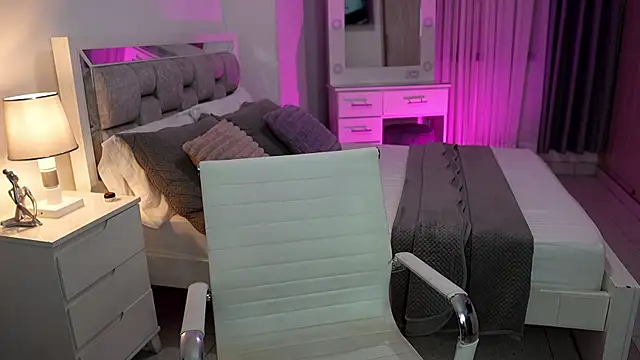 Snapshot of Camilaa_bueno chatting on February 9, 11:25 pm Camilaa bueno online show from February 9, 11:25 pm