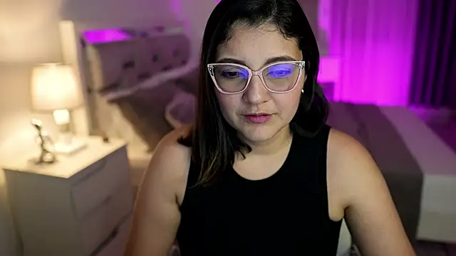 Snapshot of Camilaa_bueno chatting on February 13, 12:46 am Camilaa bueno online show from February 13, 12:46 am