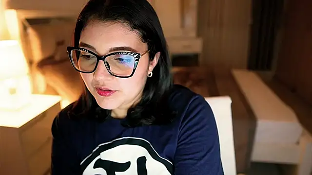 Snapshot of Camilaa_bueno chatting on September 18, 11:07 pm Camilaa bueno online show from September 18, 11:07 pm