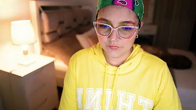 Snapshot of Camilaa_bueno chatting on October 10, 12:20 am Camilaa bueno online show from October 10, 12:20 am